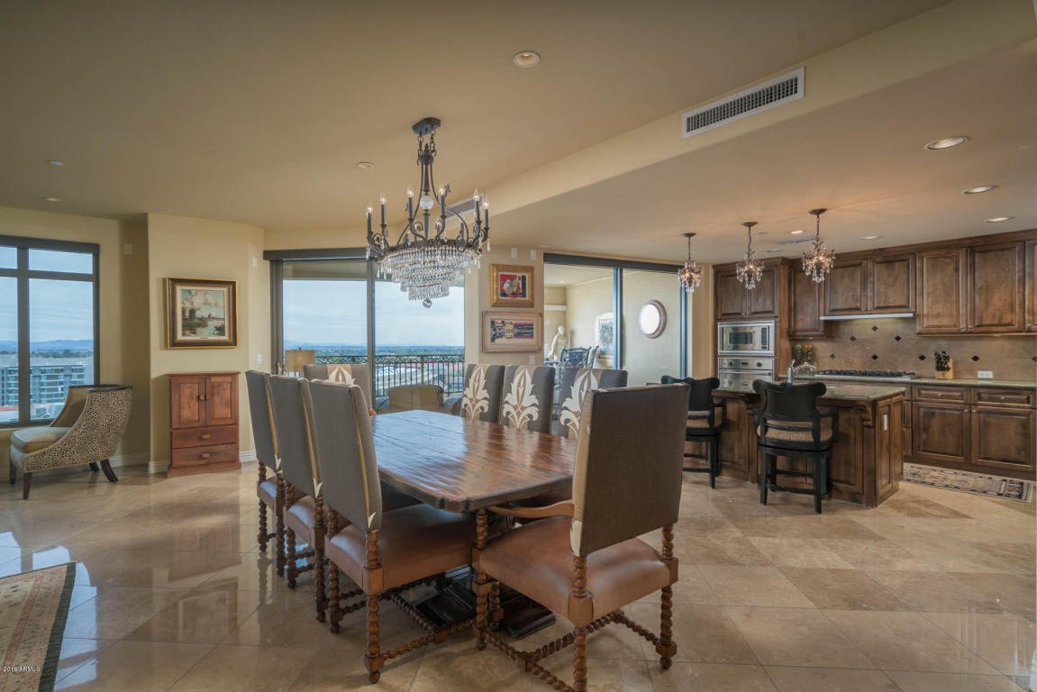 ModPortfolio's tweet image. ✨NEW TO MARKET! Friday Feature: 2 Beds, 2 1/2 Baths, 2569 Square Ft. One of the best units in the building!