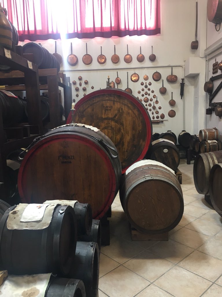 TShimoda3's tweet photo. Balsamic Vinegar 
#Italy #modena #balsamicvinegar #イタリア #モデナ #バルサミコ酢 https://t.co/Sgdygw8ES2