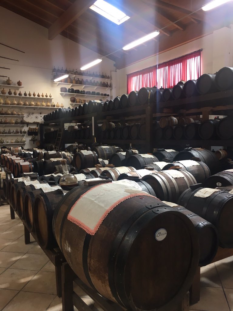 TShimoda3's tweet photo. Balsamic Vinegar 
#Italy #modena #balsamicvinegar #イタリア #モデナ #バルサミコ酢 https://t.co/Sgdygw8ES2