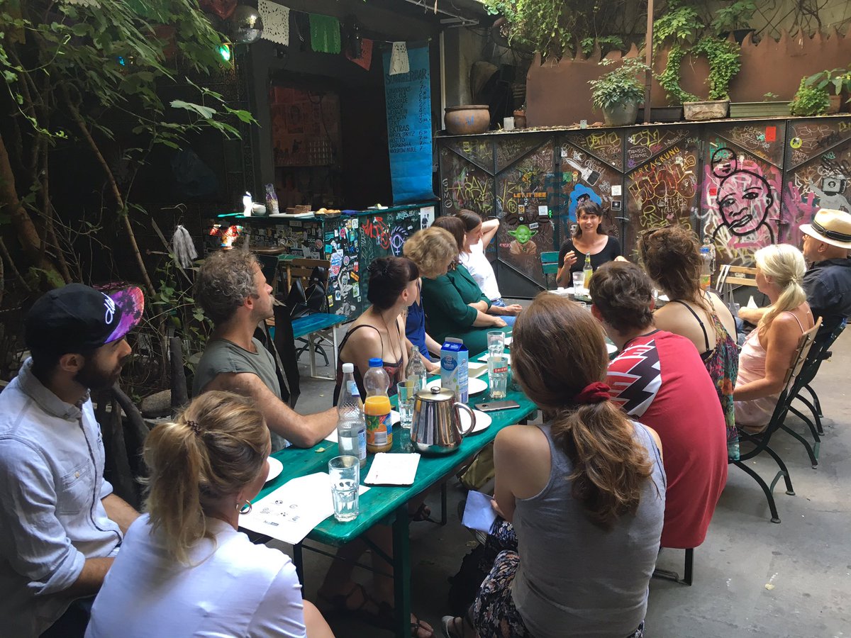 GlocalFilms's tweet photo. Frühstücksbesprechung @neurotitan am ersten Treffpunkt: Denkmal Workshoptag #ParticipatoryVideo #SharingHeritage #LibraryOfStories #BerlinerGrossstadtgeschichten https://t.co/DUemLrzi5H
