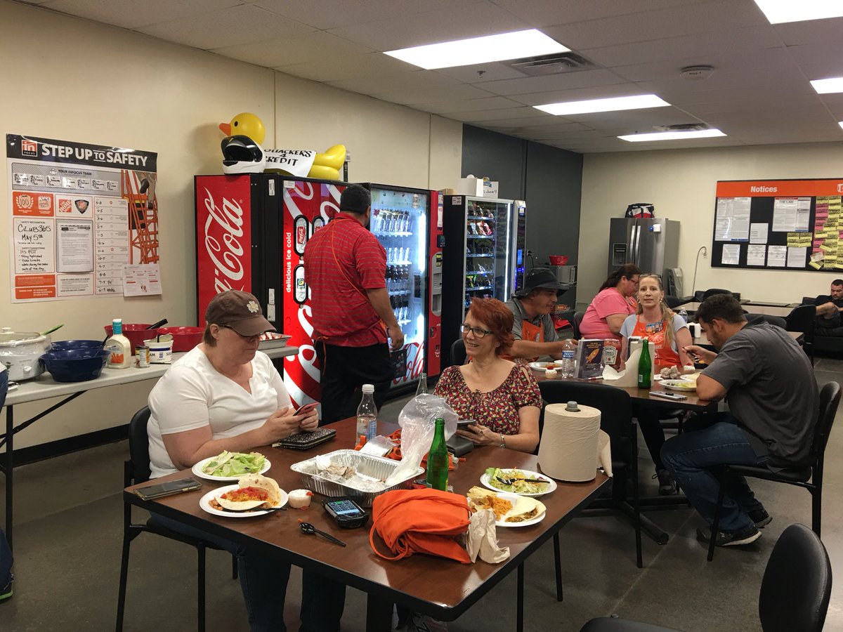 LBC_Katt's tweet photo. I love that we have a team that can come together to help a peer in need. #HomerFund #MyArborWalkTeam #store6839 @AccAreta @DRCatATX @TJones0927 @Enrique08996751 @realbruce58 @Margret99053081 @khrystenk https://t.co/m72cxfNlH5
