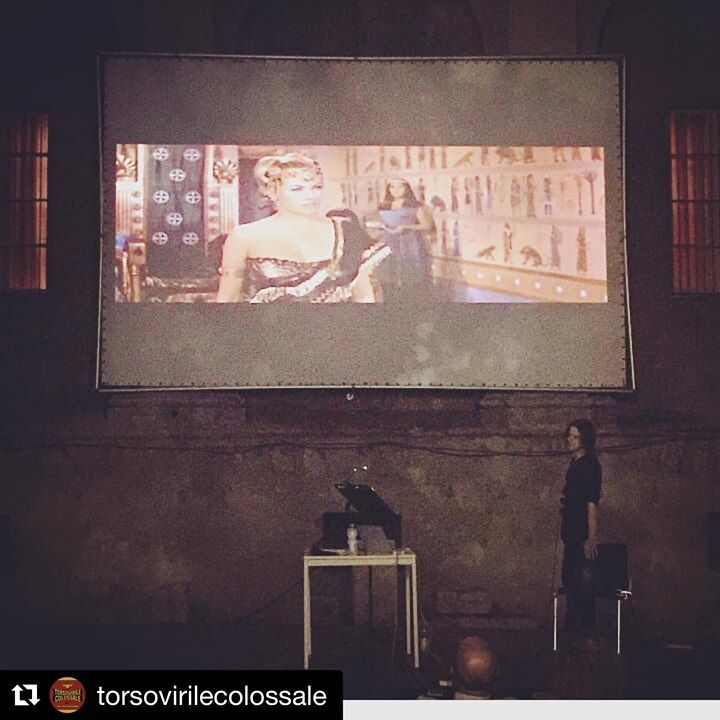 MuseiCiviciRE's tweet photo. Grazie a Alessandro Grazian che ieri sera ha chiuso la XXI edizione del #cinematralerovine quest'anno dedicata ai grandi maestri del cinema che si sono espressi anche attraverso il #peplum 💪🏻
Una bellissima serata al #museosottolestelle ✨✨✨
#restate2018 #museicivicire https://t.co/Vp2omSBXii