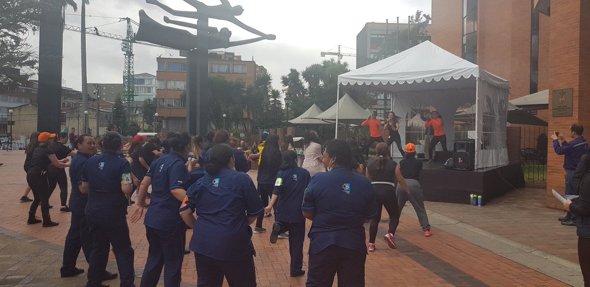 GRUPOSSTSENA's tweet photo. ¡Participa ya de la super clase de rumba y aeróbicos en la Plazoleta principal de Dirección General! La salud laboral es compromiso de todos @SENAComunica https://t.co/jEEsGYOBaJ