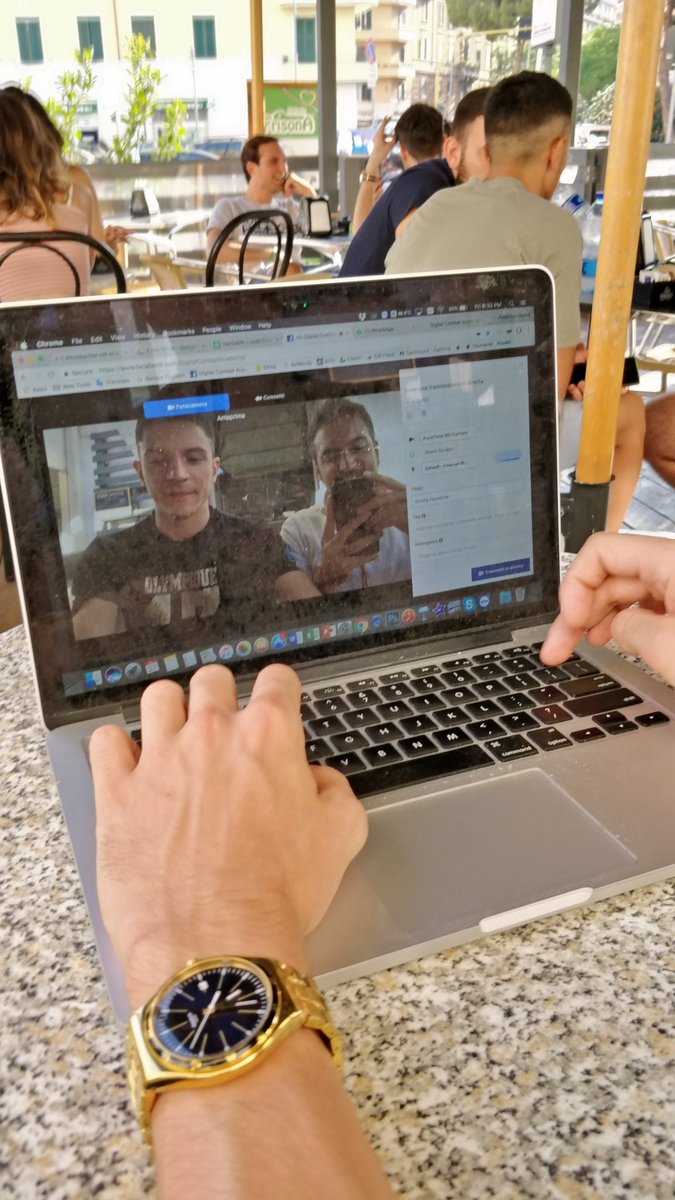 🔥 Oggi a #Roma ho incontrato <a href="/FedericoSbandi/">Federico Sbandi</a> per chiacchierare in diretta sulla pagina Facebook della <a href="/DCombatAcademy/">Digital Combat Academy</a> e ufficializzare il mio ruolo di docente del nuovo modulo di #InfluencerMarketing da ottobre 2018 🚀 Grazie! 🤩

🎥 Guardate il video
bit.ly/LucaFedeLive 💣