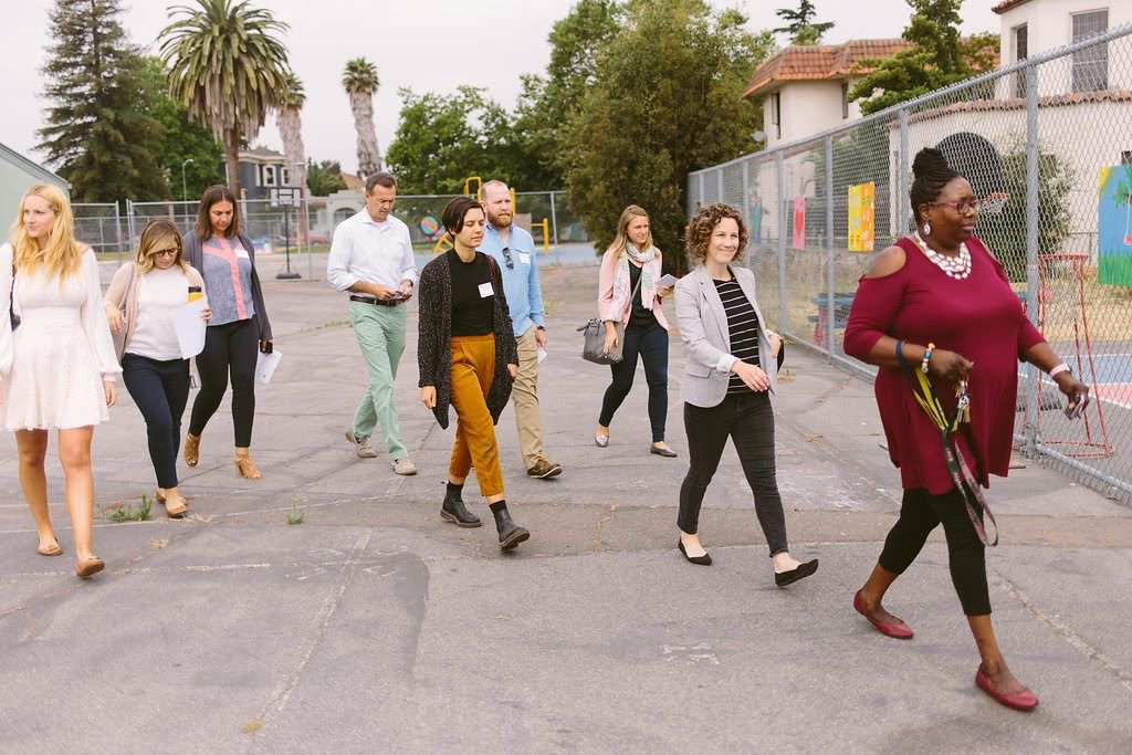 OaklandReads's tweet photo. Principal Roma Groves gave the attendees of the Summer Learning Day Open House a great tour of Martin Luther King Jr. Elementary School where kids were actively reading, writing, and having a great time! @OUSDNews #SummerLearningDay #KeepKidsLearning https://t.co/jJn1OASeT5