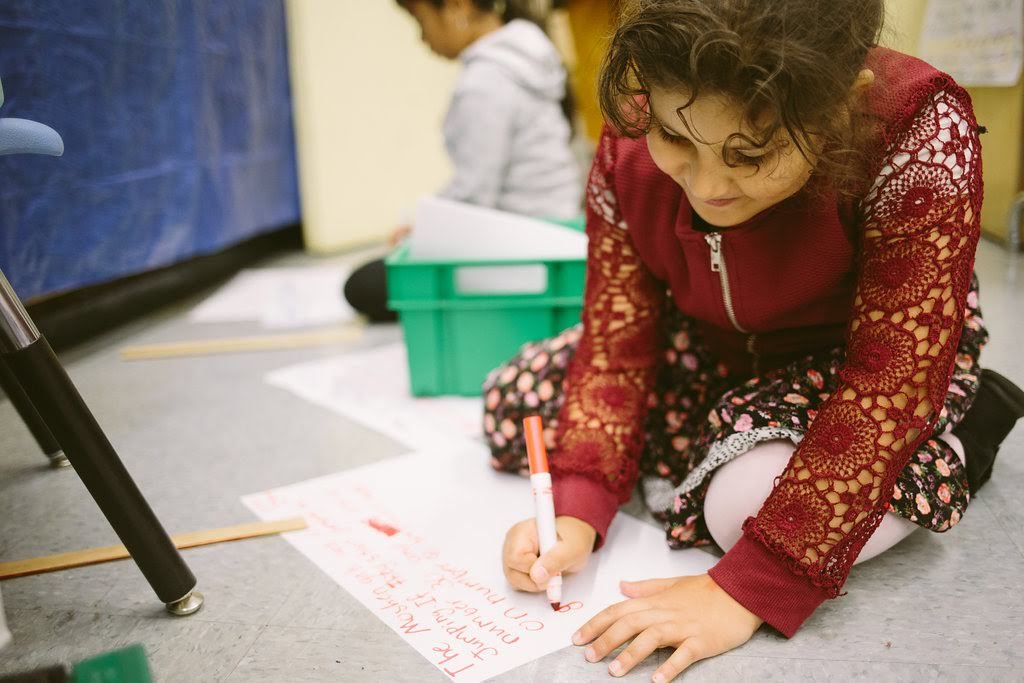 OaklandReads's tweet photo. Principal Roma Groves gave the attendees of the Summer Learning Day Open House a great tour of Martin Luther King Jr. Elementary School where kids were actively reading, writing, and having a great time! @OUSDNews #SummerLearningDay #KeepKidsLearning https://t.co/jJn1OASeT5