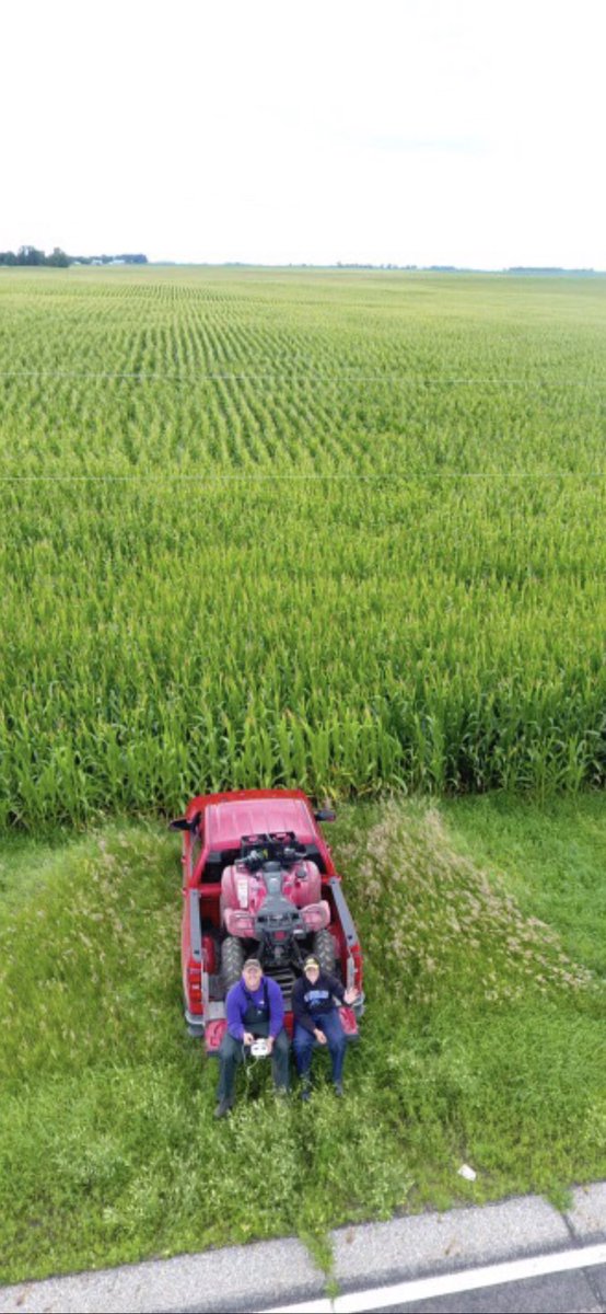 CentrolCaleb's tweet photo. Though it is not (yet) a tool to replace scouting fields the conventional way, drones are a fun tool to use for evaluating areas that would benefit from drainage pipe...and taking pictures of yourself and your scout. @CentrolCrop #KnowledgeYieldsSuccess https://t.co/rd5qScUakf