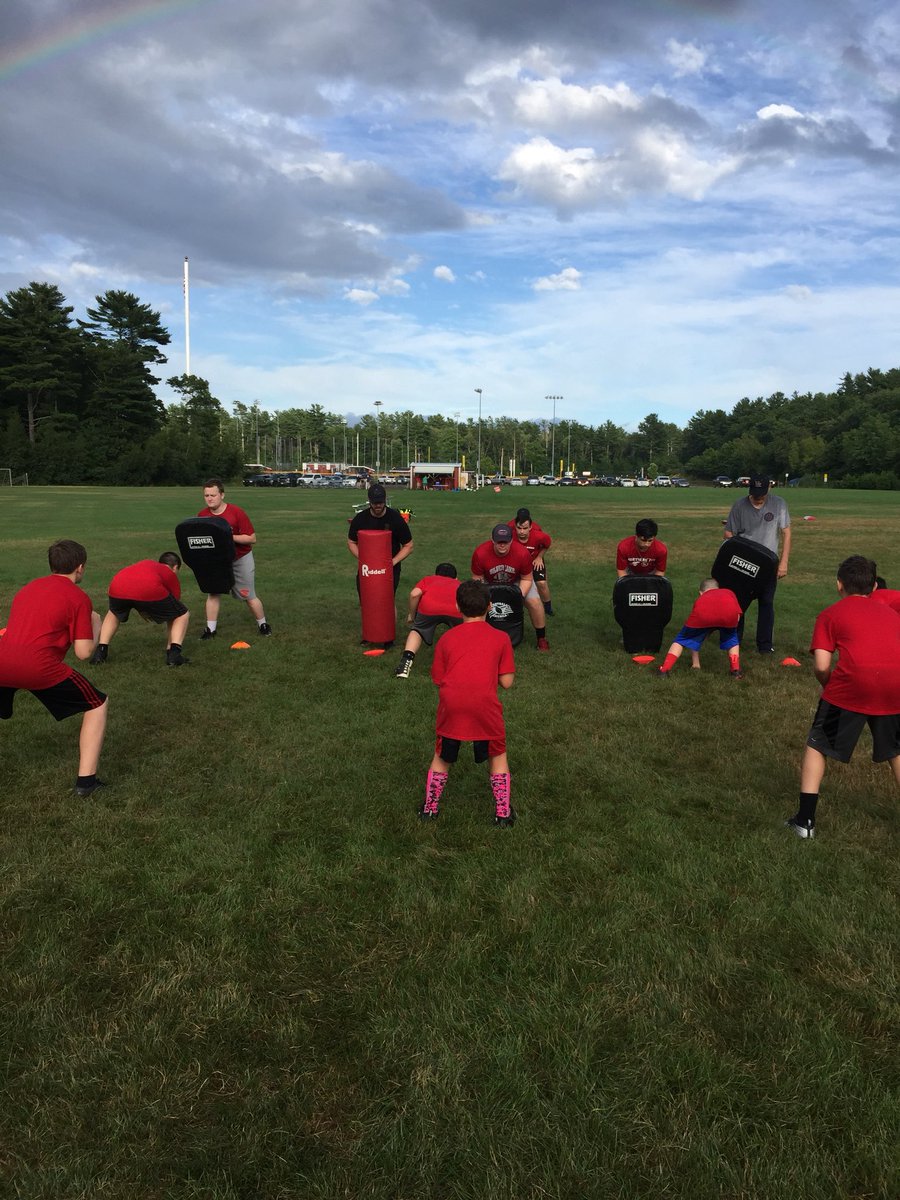 SLakeFootball's tweet photo. It was great fun at our 3rd Annual Junior Laker Football Clinic this week.  All our Junior Lakers did a fantastic job!  Thank you to our staff and varsity players for improving the experience for these kids! https://t.co/t1dYuZ4PUL