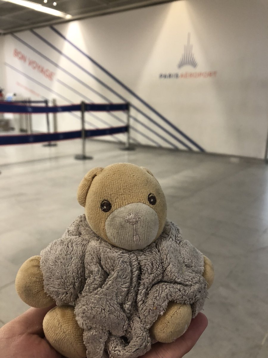 J’ai été perdu aujourd’hui à l’#aéroport d’#Orly, portes d’embarquement 40H/40G. J’ai hâte de vite retrouver mon/ma petit(e) propriétaire ! En attendant, on s’occupe bien de moi, promis 🙂. #RT #doudouperdu #lostbear #paris <a href="/ParisAeroport/">Paris Aéroport</a> <a href="/AirFranceFR/">Air France FR</a> <a href="/easyJet/">easyJet</a>