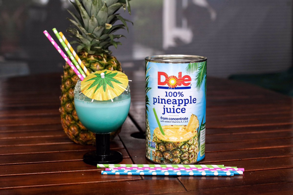 #ad Looking for a refreshing Summer drink? Blend 6oz @DoleSunshine Pineapple Juice, 4oz Blue Curacao (alcohol-free), 2oz Lime Juice + Ice. Squeeze one of the leftover limes along the brim of the cup and coat with sugar. Easy and delicious! #SharetheSunshine #KingofJuices