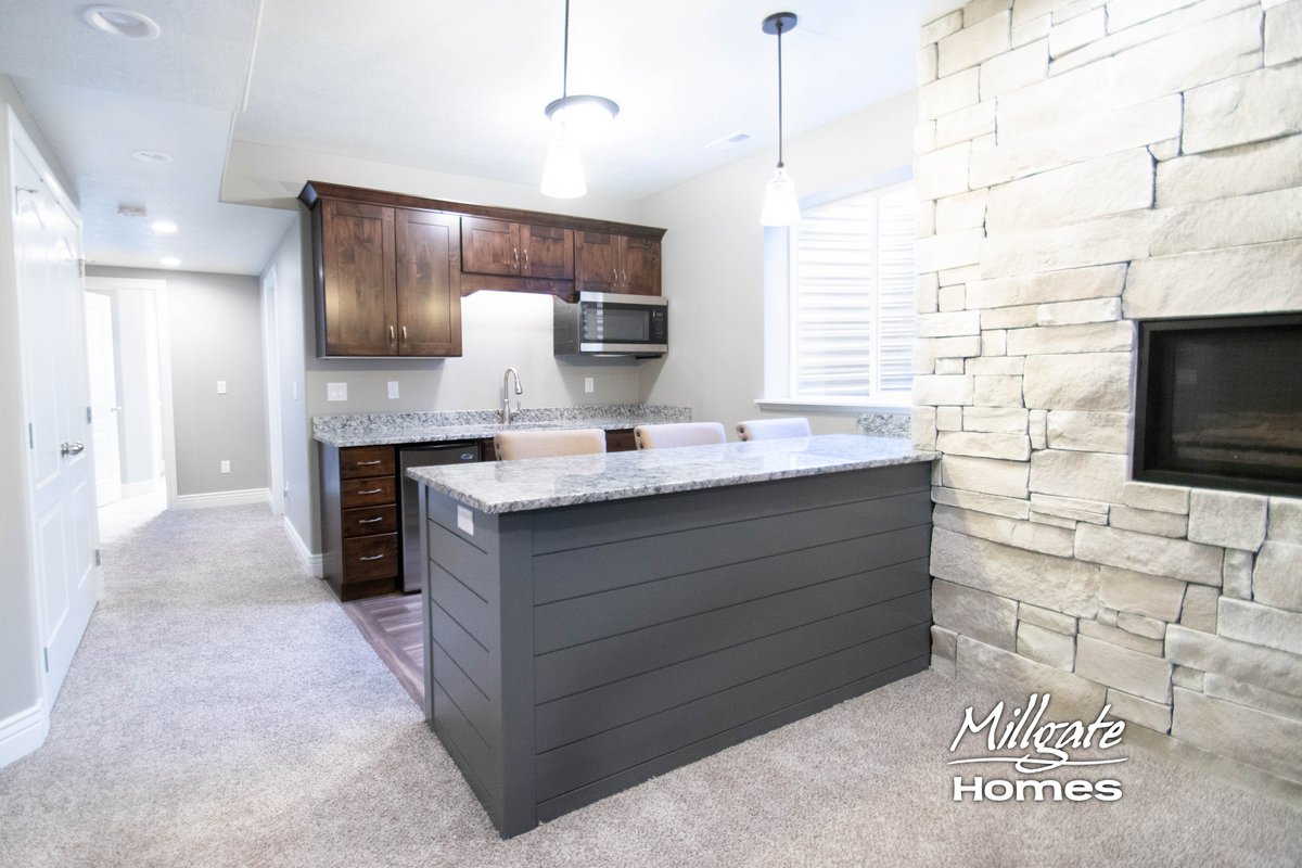 MillgateHomes's tweet photo. Check out this GORGEOUS kitchenette, the bar chairs face the built-in entertainment center in the theater area! Call for a free estimate on your basement finishing project! #utahhomes #utahcontractor #utahbasementfinishing #utahbuilder #utahhomebuilder #utah #homebuilderutah https://t.co/bMXHRDGrPF