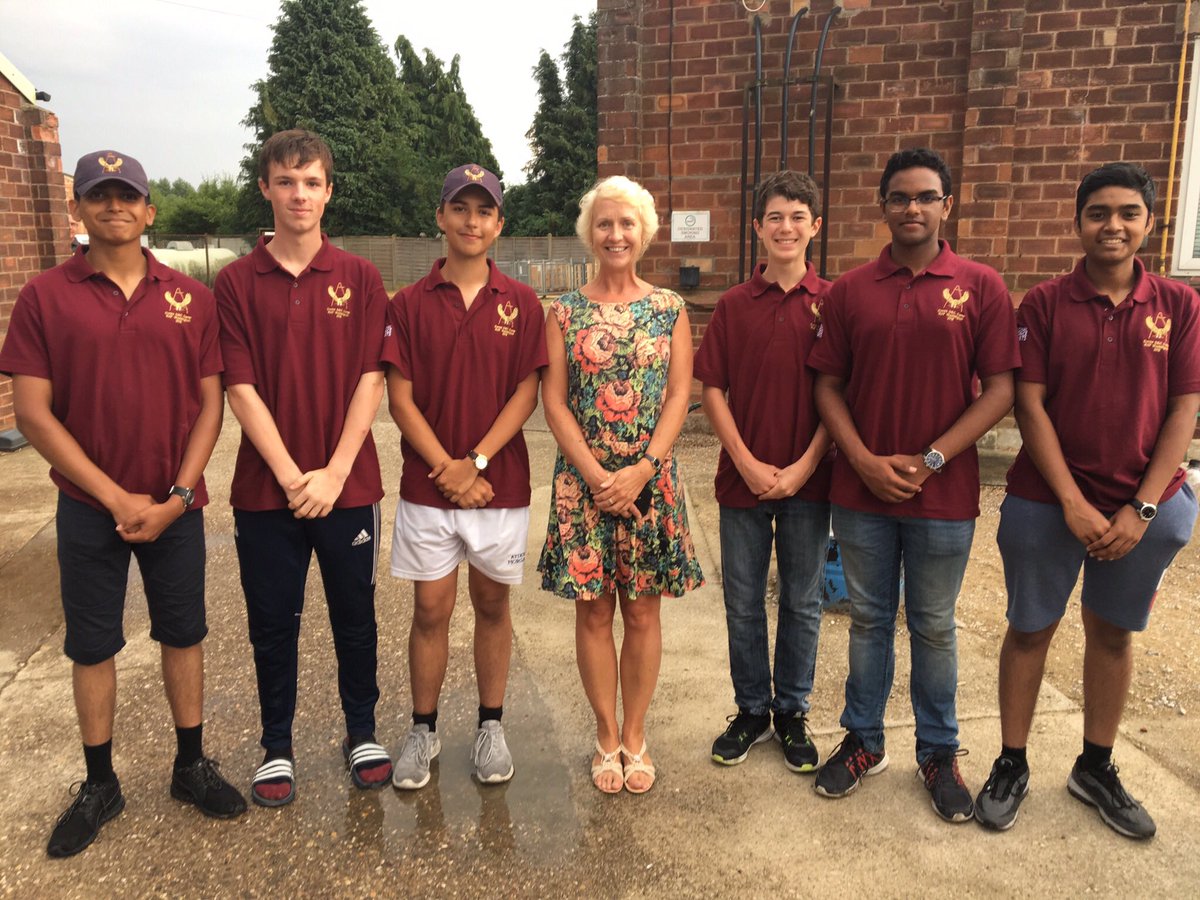 WilsonsCCF's tweet photo. @WilsonsCCF plus the Contingent Commanders son from @RoyalRussellCCF meet @ComdtAC at #drillcamp18 https://t.co/WGnW2b0H09