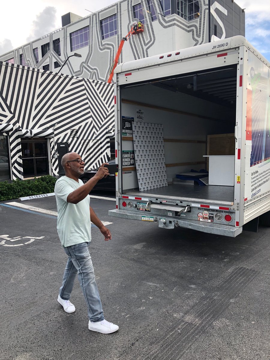 artmedia_studio's tweet photo. Working in progress.... with my friend James @artmediagallery @artmediastudio We are moving up and bigger... more services coming #MiamiFineArtPrintingStudio #masterprinting #web #digitalprinting #books #curator #contemporarygallery #hahnemuhlecertifiedstudio https://t.co/2Hu7OQ6BwL