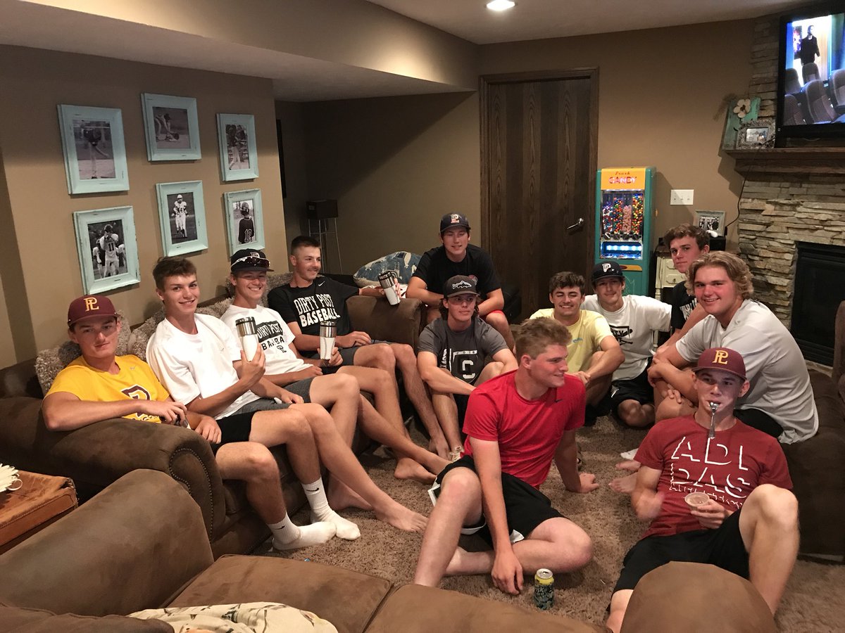 lisav7098's tweet photo. Seniors team dinner to kick off the State Tournament! Thanks for hosting Barnett Family and for everyone that contributed the amazing food! Off to Columbus we go! Letโs Go Papio! #keeprolling #seniorlasts https://t.co/teHG2Elng0