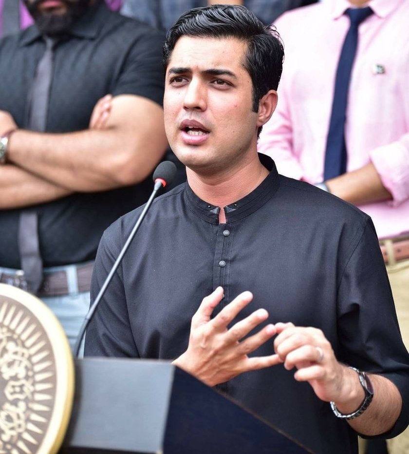 khizra_dar's tweet photo. Ek baat pochon #ShaG??
Ye jo ap #hathon kai asharay sai aur #ungliyon pai gin gin kr baat krtay hain..ye adat ap ko #bachpan sai hai kia hai???
@iqrarulhassan
Sb janna chahtay hn🙈
Kuch tasaveer ملاحظہ farmain😊😉🙈 https://t.co/SdUmtrmpGh