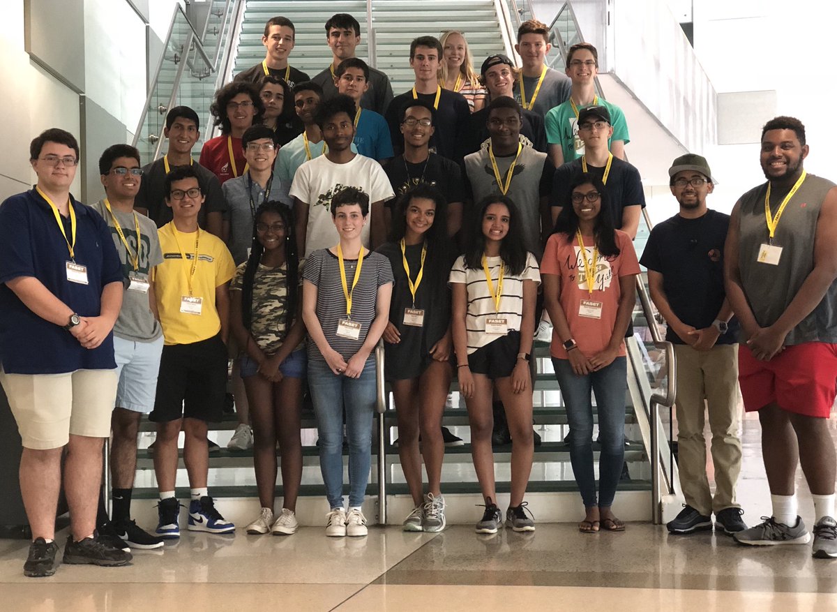gtcocadvising's tweet photo. Freshman FASET 5, Welcome to Georgia Tech!  #CoCAdvising https://t.co/UAsEuRPBJV