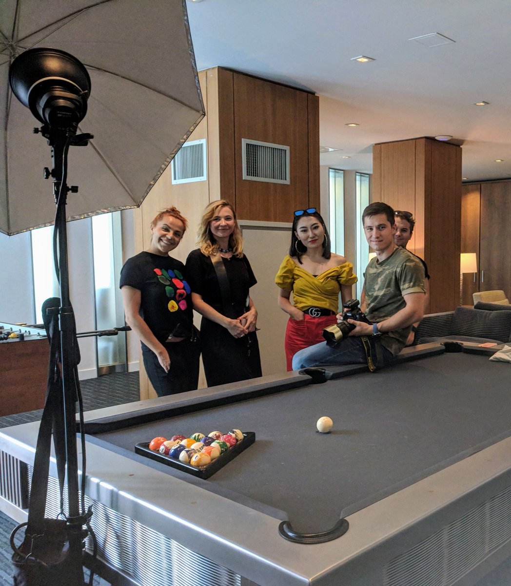 aposner's tweet photo. My crew 😍 #unipxmedia #unipx @unipx #chinesefashion #naersiling #photoshoot #beauty #fashion #beautyskew @aposner @beautyskew https://t.co/TItd1JclMV