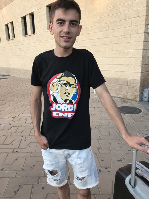 Jordi El Ni&ntilde;o Polla con una camiseta de Jordi El Ni&ntilde;o Polla manchada de corrida. Nada nuevo 😜 https://t
