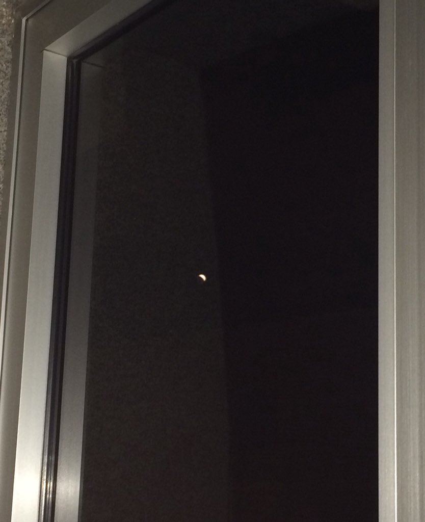 teamcapbucky's tweet photo. Tonight’s Lunar Eclipse is bringing back nostalgia to #TeenWolf I miss my favorite show so much ❤️🌒 #BloodMoon https://t.co/cS9etHE1Y6