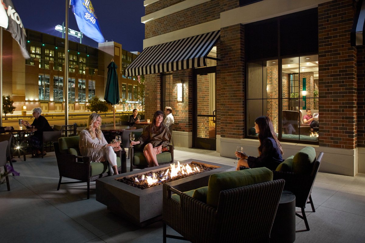TaverneInTheSky's tweet photo. Walk in and enjoy $5 domestic beers, $6 select mixed drinks, and $5 Kohler Chocolate Brandy shots. #LodgeKohler https://t.co/BPq141m09H