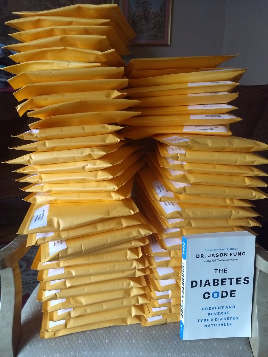 dubroval's tweet photo. Busy Tuesday morning at a Staten Island, NY Post Office. Thanks to staff processing 50+ #DiabetesCode books by @drjasonfung. My gifting plan for NYC pals morphed into something bigger & better. In all 120 books went to people in 36 states & 4 countries (Australia, NZ & Canada). https://t.co/QroBwRBhvE