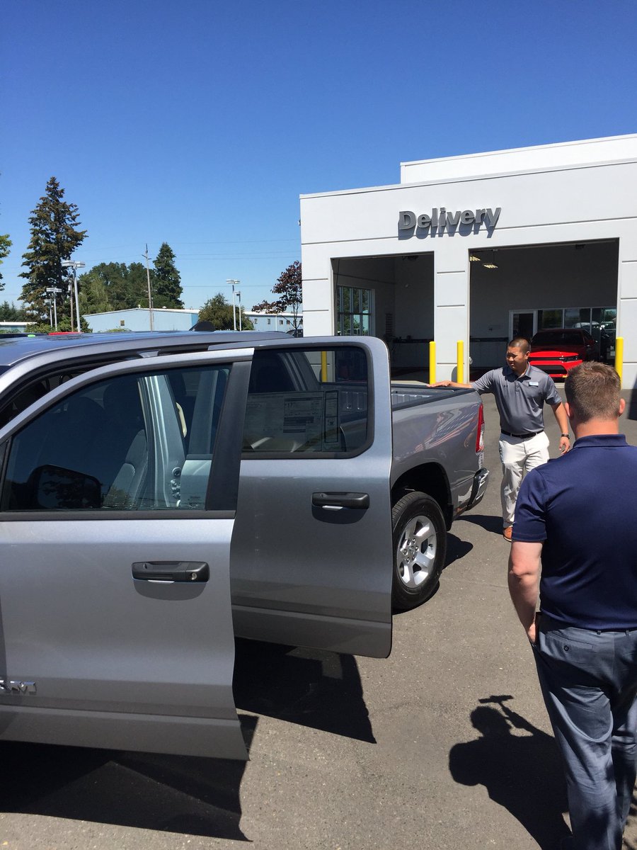 DicksAutoFleet's tweet photo. It’s #trainingday out here on the 2019 #ram1500 #professionaldevelopment #getbetter #hemi @RamTrucks https://t.co/lXwX0w6Y7D