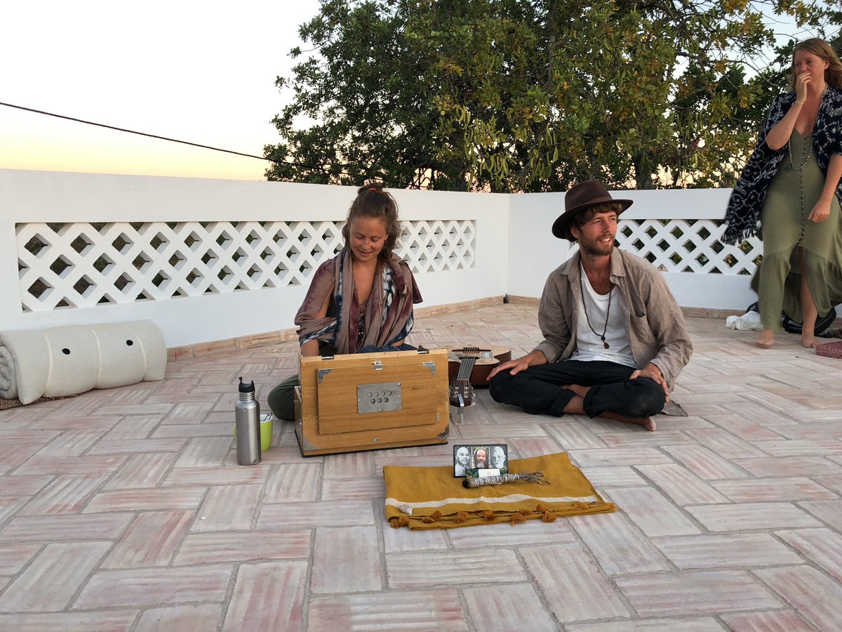 Listening to <a href="/samgarrettmusic/">samgarrettmusic</a> and Mollie Mendoza <a href="/wildviewretreat/">Wild View Retreat</a> waiting for the #EclipseLunar