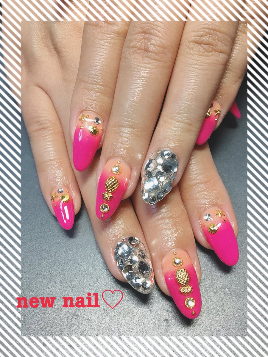 米川真里絵 Twitterissa 夏ネイル 夏は派手めな感じが好き 今回もあやちゃんありがと Newnail ネイル ジェルネイル 夏ネイル サマーネイル 夏ネイルデザイン 派手ネイル ピンクネイル オレンジネイル グラデーションネイル ストーン埋め