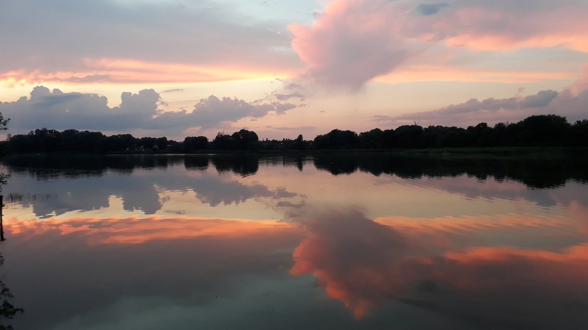 Vor der #Mondfinsternis steht ein schöner #Sonnenuntergang.