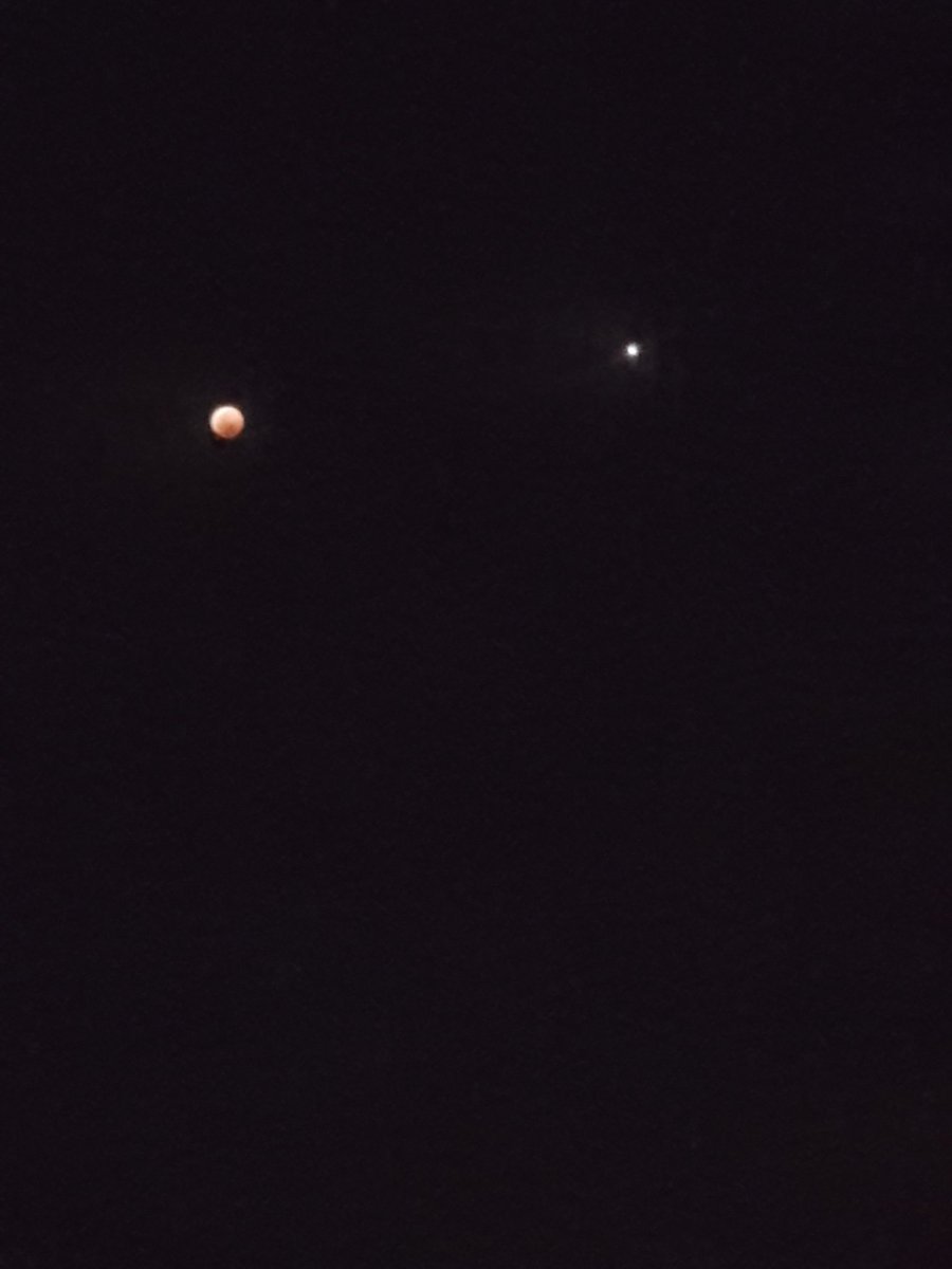 JaydeLyrody's tweet photo. #LunarEclipse #SouthAfrica Blessed with a beautiful view https://t.co/Knt7EJ0im0