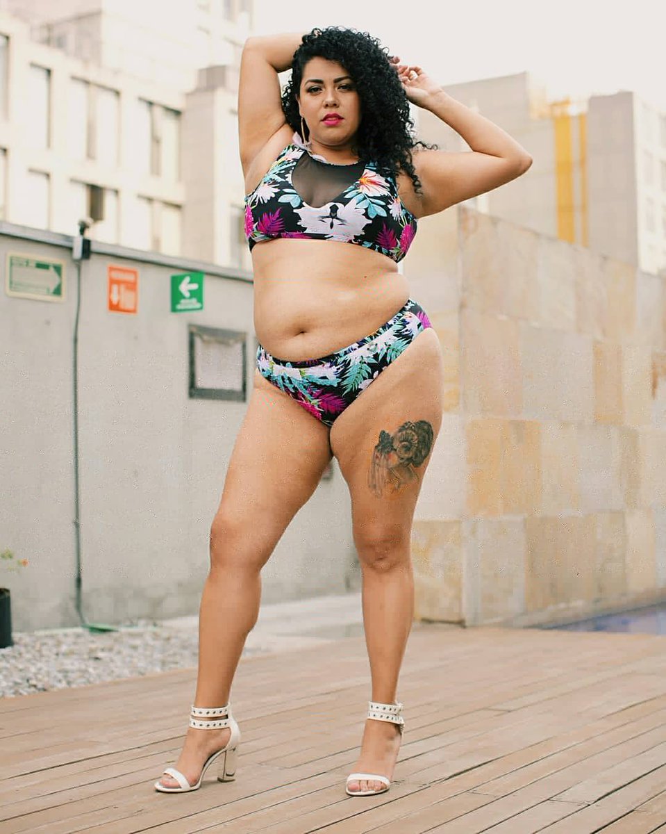 arhemolina's tweet photo. Todos los cuepos son cuerpos de bikini 😎🌴💧☀ #CurvySummer #CurvyBloggersMX #yocurvilinea 😉😘 • 👙 de @liverpoolmexico • Locación @HiltonMexico https://t.co/2F7fuSyyQZ