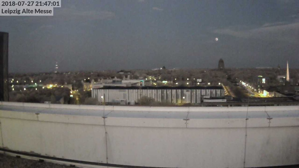unsere #Webcam in #Leipzig mit Blick auf den #Mond cam.leipzig.freifunk.net/alte-messe/  #mondfinsternis