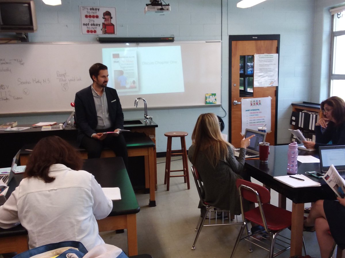 tomlittogether's tweet image. @iChrisLehman talks about helping kids find themselves in texts...if we provide them. #parsum18 @Paramus_Schools @HeinemannPub #littogether