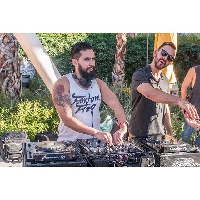 fantomfreq's tweet photo. 📷: @b1gredphotos
This weekend gon be like 🕺🏽 Last call, who’s coming with us all to Palm Sprangs @saguarohotels HMU!?! #fantomfreq #rozco #followmda #getyourfreqon #fbf #saguaropalmsprings https://t.co/lvBNDftdU9
