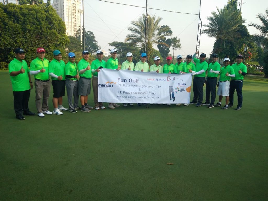 Have fun on the course! The gentlemen of Bank Mandiri &amp; PT Pupuk Kaltim 🏌️‍♂️ #fungolf #golfgroup #SenayanNational #TheMAJSenayan