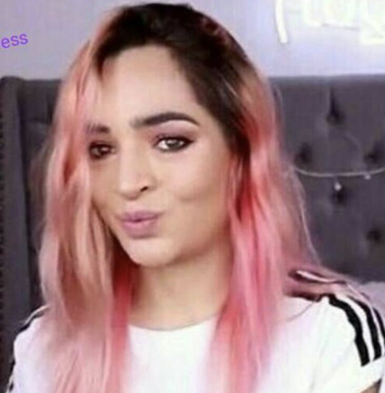 Cachermoon's tweet photo. Cuando Calle y Poché dicen que están exitando... 😏.
@calleypocheoffi
#MemesForCaché
#CacheAppreciationWeek https://t.co/uQXlGLXu3l