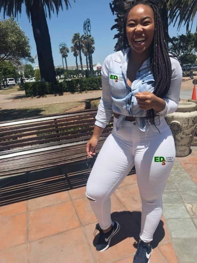 zainabJae's tweet photo. #ImASuckerFor beauty with brains https://t.co/3yoMs1aBKF