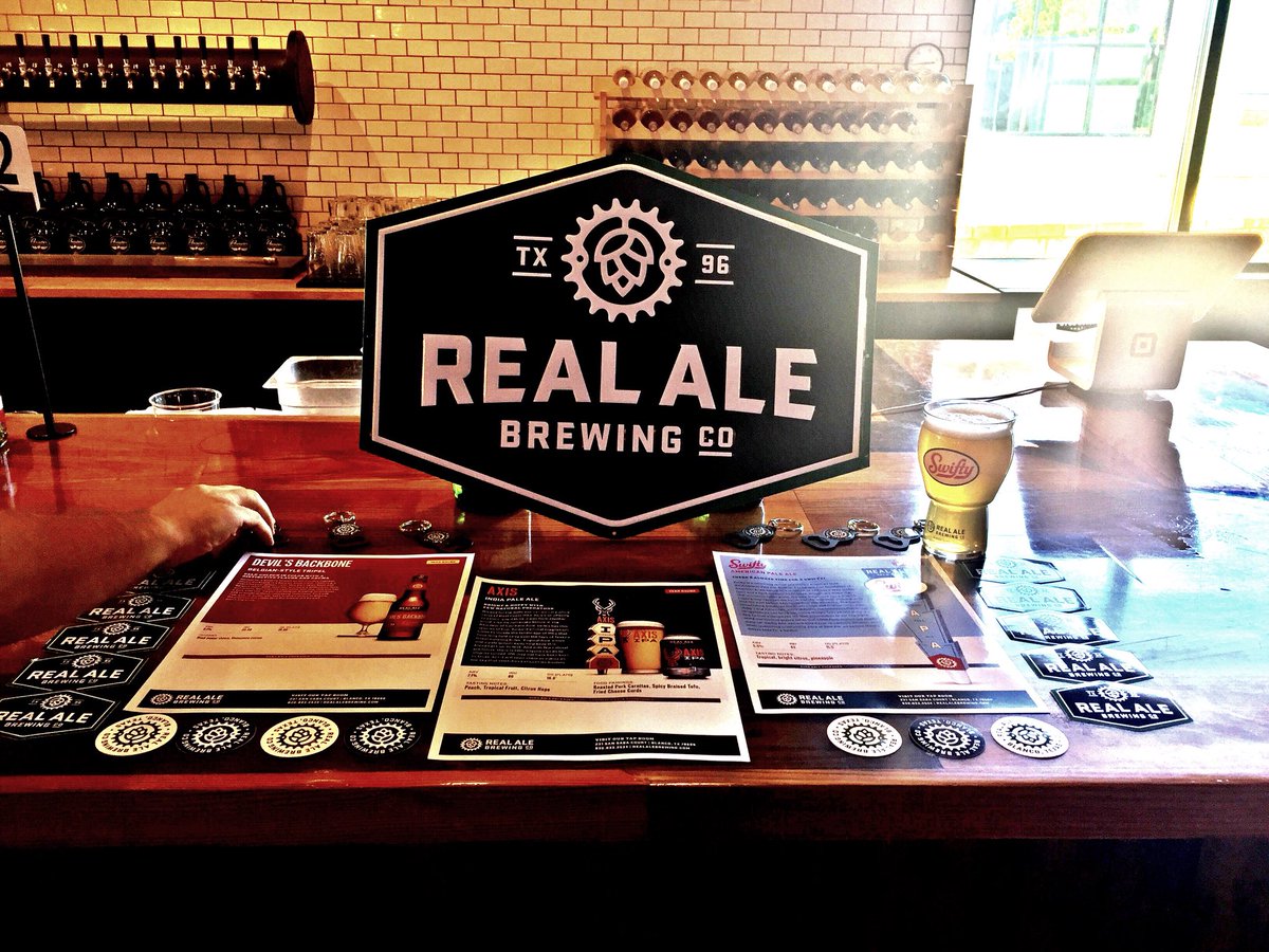 RealAleAustin's tweet image. Head on down to Aviator pizza off South Congress for a pizza and a pint tonight! #aviatorpizza #pintnight #southaustin