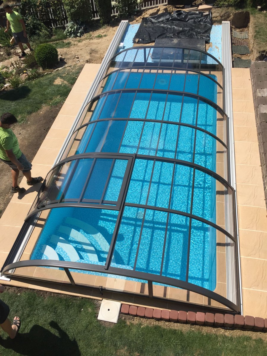 This week we finished an enclosure installation tutorial on this beautiful pool. 
Browse our galleries for more inspiration: bit.ly/2LUhgDN

#poolenclosure #retractableenclosure #poolcover #alukov #ipcteam #pool