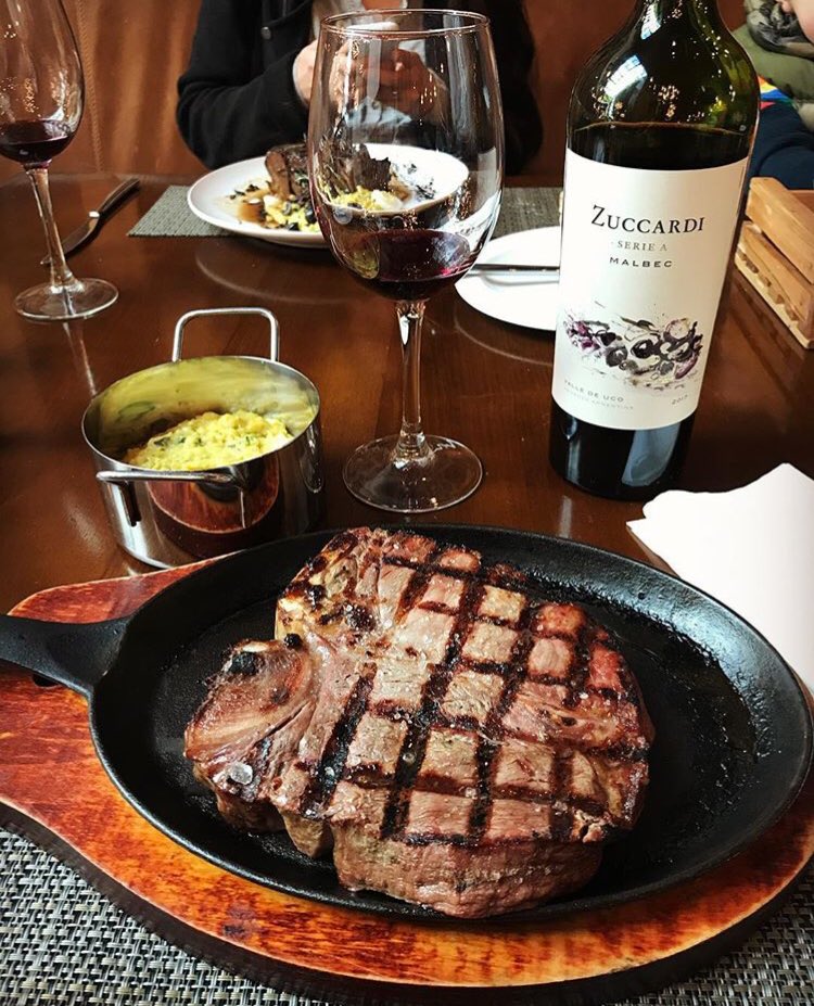Quitral_resto's tweet photo. Somos especialistas en #carnes 🥩🍴Visítanos en el #paseobarriolastarria 🍷 https://t.co/qiW0KnwRy5
