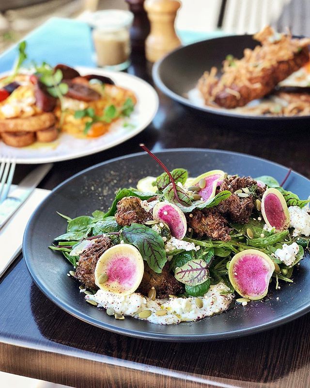 Morning Melbourne ☀️ The sun is shining and popping by Cheltenham’s local, @franksmelbourne. Starting the day with a fresh green juice and these Zucchini Fritters 💪🏻💫 #melbournepopups #franksmelbourne ift.tt/2Ah5xNX