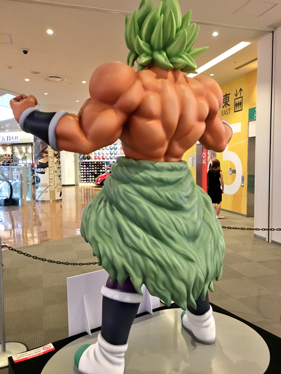 バカね、こんな台風の中ブロリーのフルパワー降臨祭に行くオタクなんか