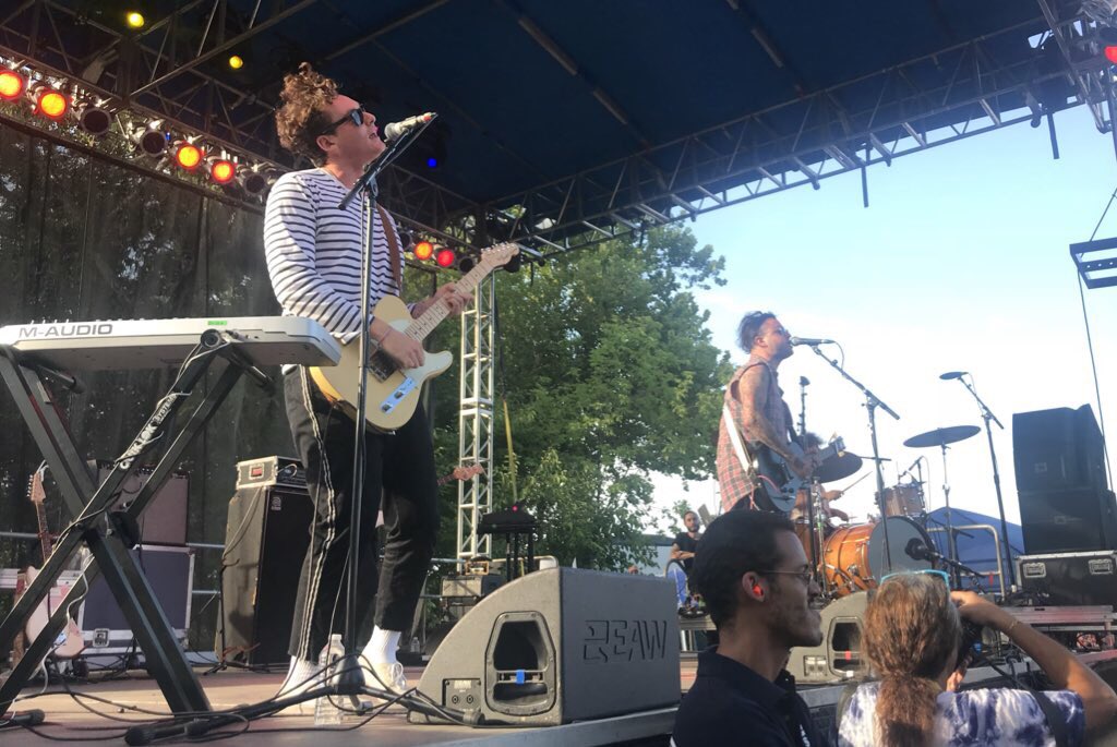 Lovelytheband brought it to the Beach stage! #buzzbeachball