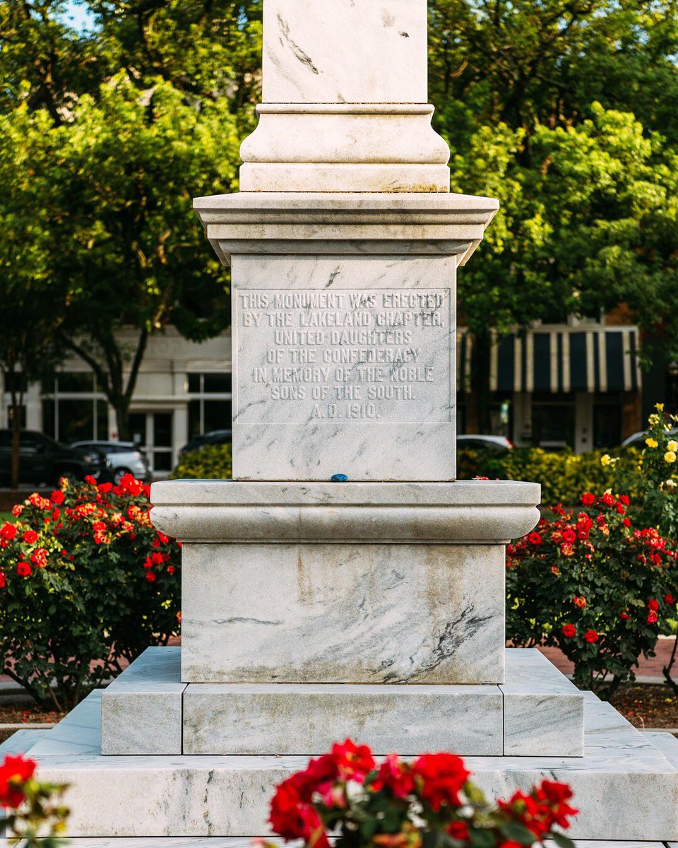 LkldPhoto's tweet image. The Munn Park monument was erected in 1910 by the #Lakeland Chapter of the United Daughters of the Confederacy. It’s made of marble, stands 26 feet tall and features a uniformed Confederate private soldier. Today, 120 years later, the monument is being relocated. #LkldPhoto