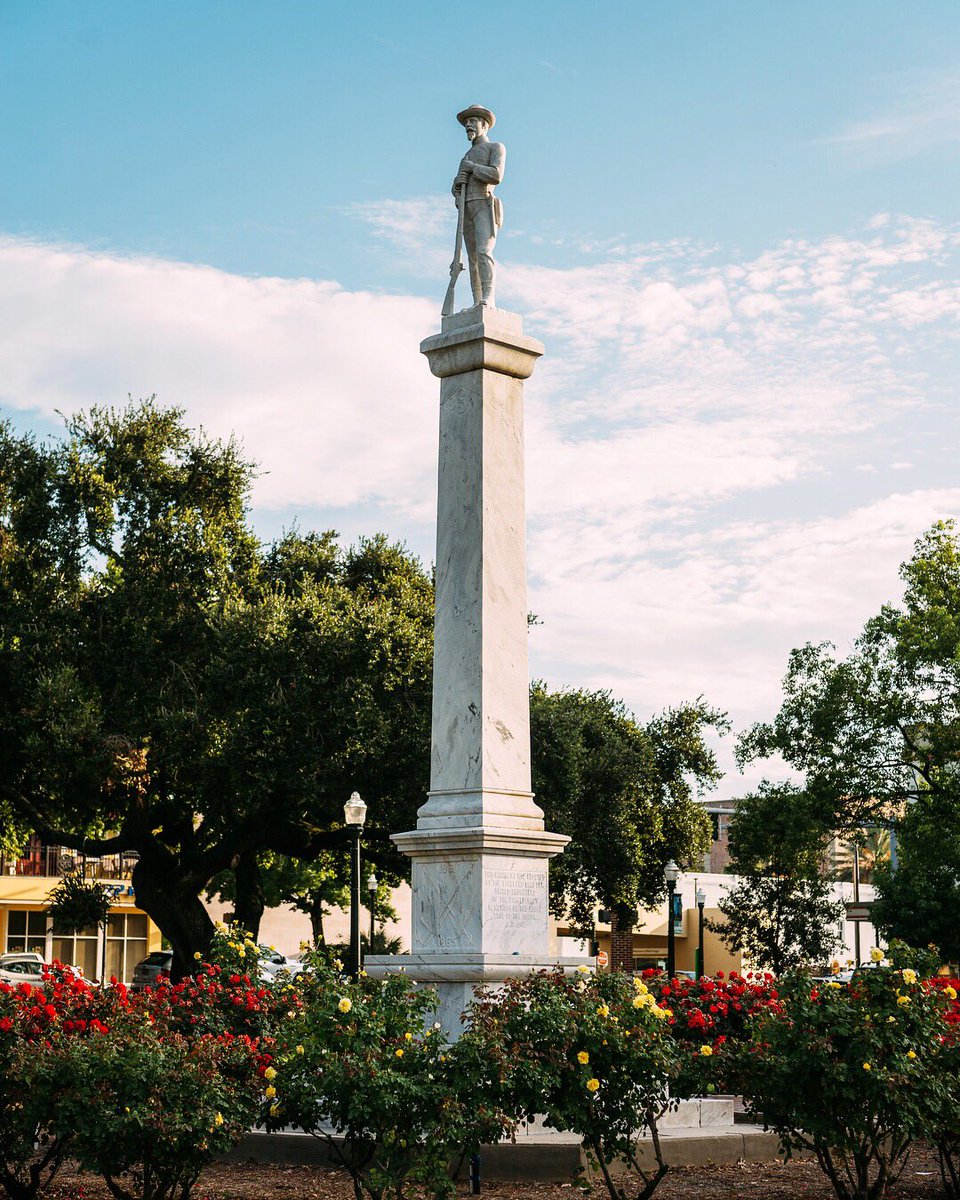 LkldPhoto's tweet image. The Munn Park monument was erected in 1910 by the #Lakeland Chapter of the United Daughters of the Confederacy. It’s made of marble, stands 26 feet tall and features a uniformed Confederate private soldier. Today, 120 years later, the monument is being relocated. #LkldPhoto