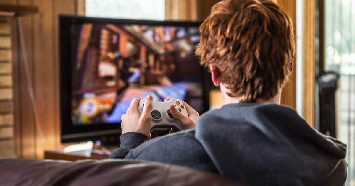 Sober_Houston's tweet photo. Many parents will have thought it for a long time, but they now have a new argument to limit their children's 'screen time' - addiction to video games has been recognized by World Health Organization as a mental health disorder. https://t.co/ECSjGLdDGd https://t.co/xOCUH4x5vZ