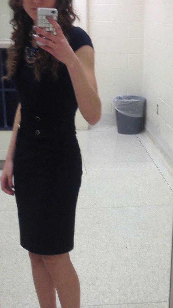 MissDaniDomme's tweet photo. #tb to the time a graciously posed for a photo with a sub #paypig #findom #dominatrix #fuckyoupayme https://t.co/Gzv2SCE4XS