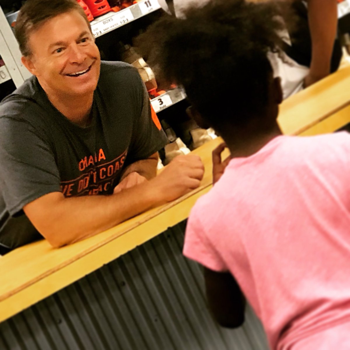 3NewsNowOmaha's tweet photo. Anchor @CraigNigrelli is handing out skates at the Hope Center for Kids. 3 News Now is a proud sponsor of and participant in #24HoursOfImpact. #24HO #Omaha #volunteers https://t.co/CUR2kvSaka