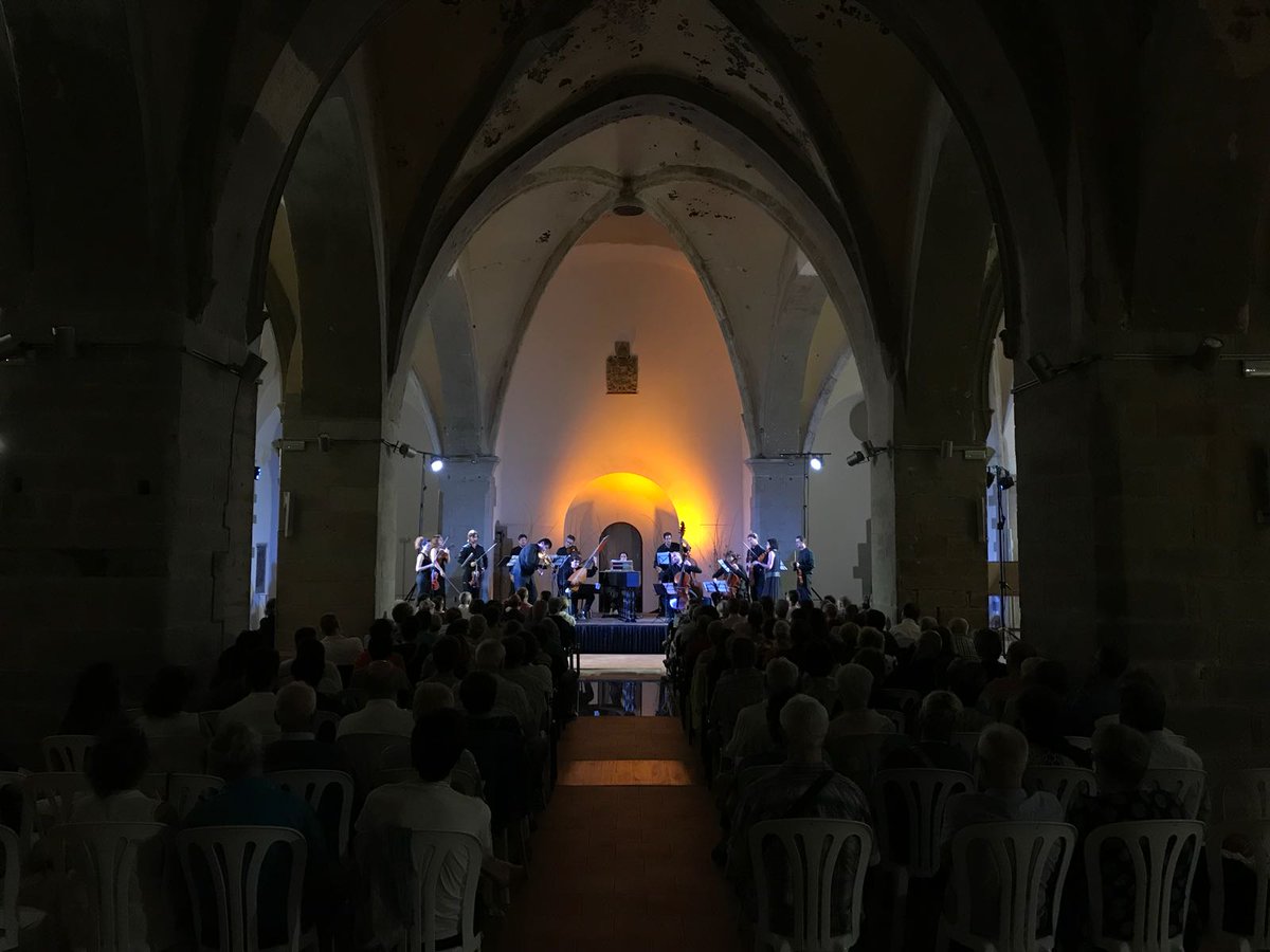 Festival_FeMAP's tweet photo. Gran acollida de públic a #Ripoll amb #PyrenaeusEnsemble @jespinaviolin i #Vivaldi al més pur estil #FeMAP2018, tant, que demà repetim a #Talló #Bellver que s'estrena al FeMAP! https://t.co/jXrPtoYgsl