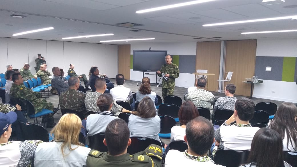 Ejercito_Div7's tweet photo. A esta hora @GralJuanRamirez comandante de #CuartaBrigada recibe a los cursos #Caem2018 y #Cidenal2018 para exponerles el avance económico, social y político de #Antioquia @EPMestamosahi @AlcaldiadeMed @GobAntioquia https://t.co/NRcI8bG985